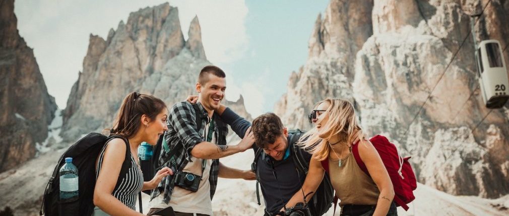 00. Group Traveling Laughing Photo Felix Rostig e1588023600922