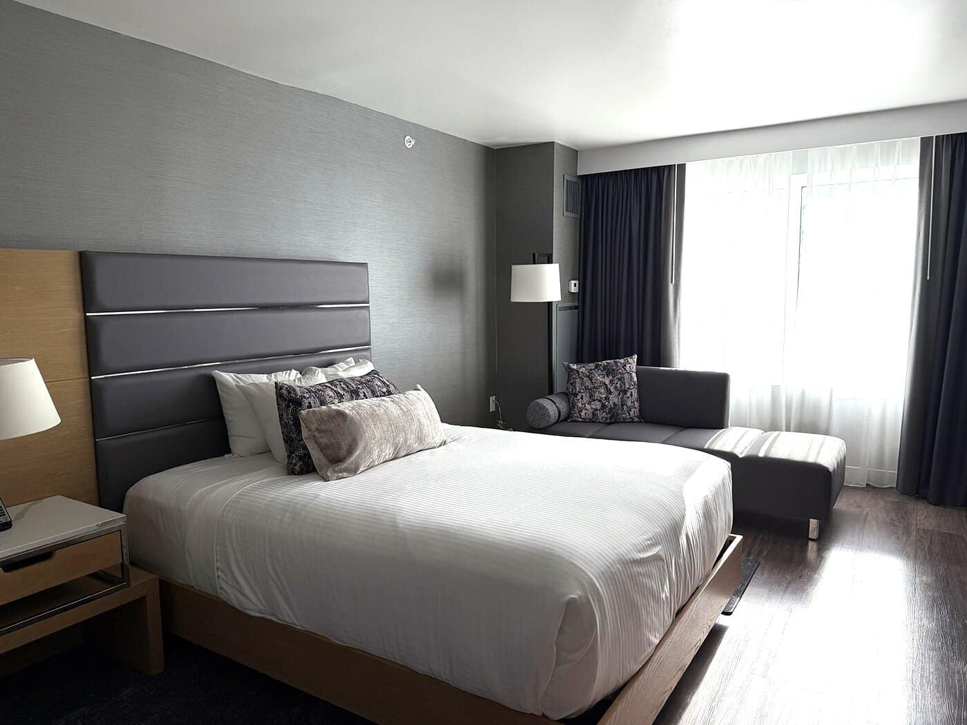 Live! Casino and Hotel Louisiana double queen bed and chaise. 